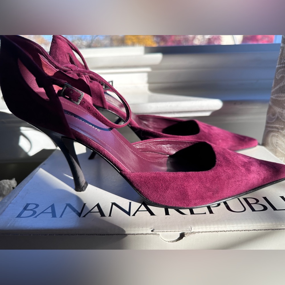 Beautiful burgundy Banana Republic heels.